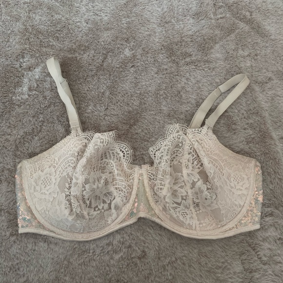 Victoria’s Secret Lace Bra with Sequins - Picture 1 of 5
